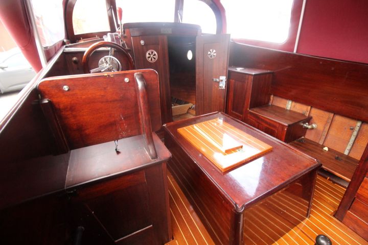 508316-16 Trämotorbåt, "Lady in red 2", ca 8 m