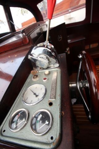 508316-18 Trämotorbåt, "Lady in red 2", ca 8 m