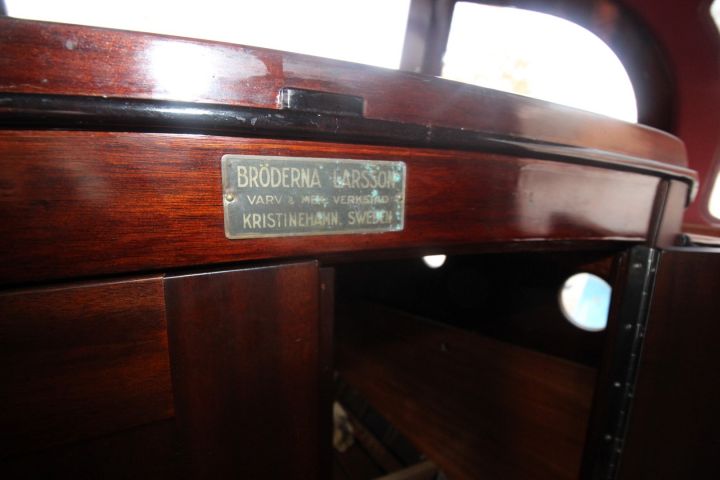 508316-20 Trämotorbåt, "Lady in red 2", ca 8 m