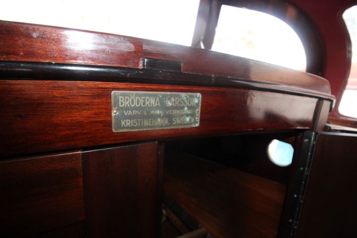 508316-21 Trämotorbåt, "Lady in red 2", ca 8 m