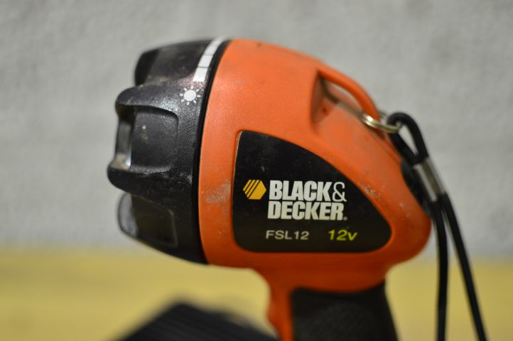 508762-3 Black&Decker battery powered flashlight FSL12