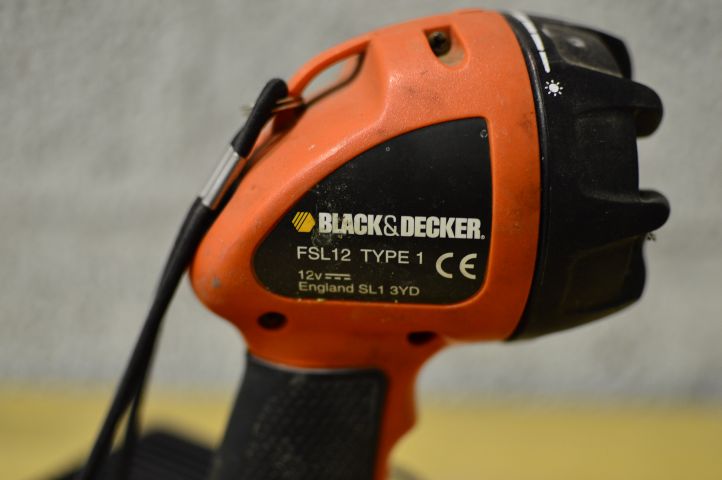 508762-4 Black&Decker battery powered flashlight FSL12