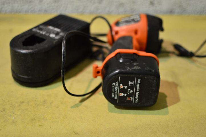 508762-5 Black&Decker battery powered flashlight FSL12