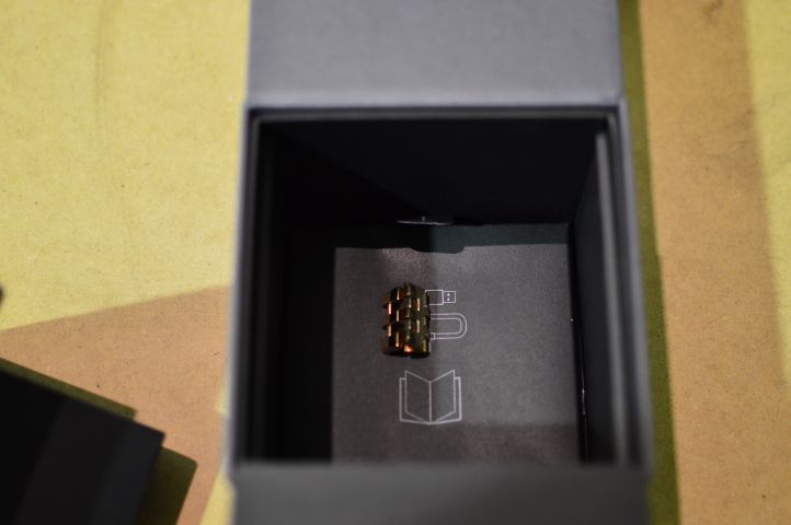 508782-6 Vector Luna smartwatch