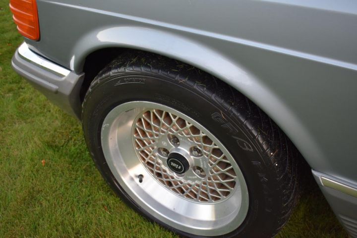 498941-24 Mercedes Benz 500 SEC V8, C126 Coupe -84