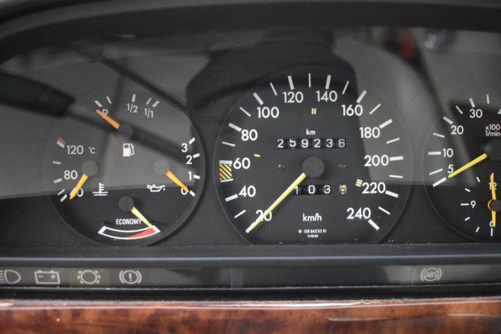 498941-26 Mercedes Benz 500 SEC V8, C126 Coupe -84