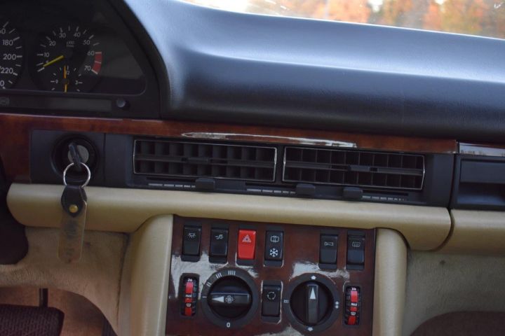 498941-30 Mercedes Benz 500 SEC V8, C126 Coupe -84