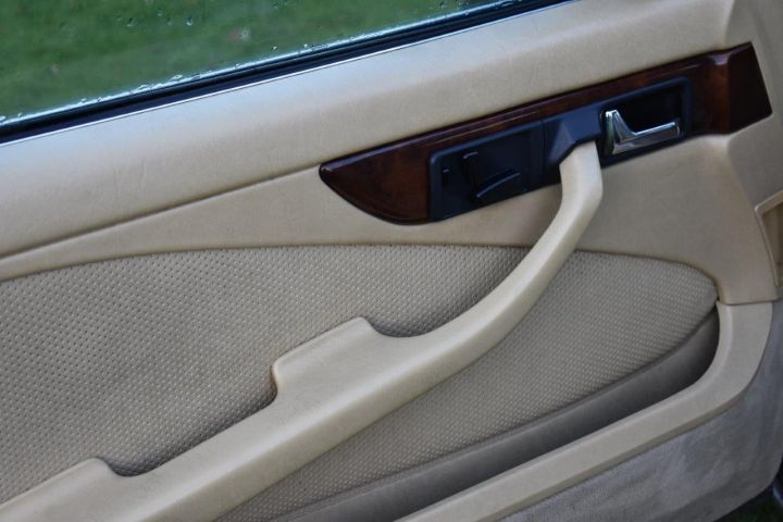 498941-33 Mercedes Benz 500 SEC V8, C126 Coupe -84