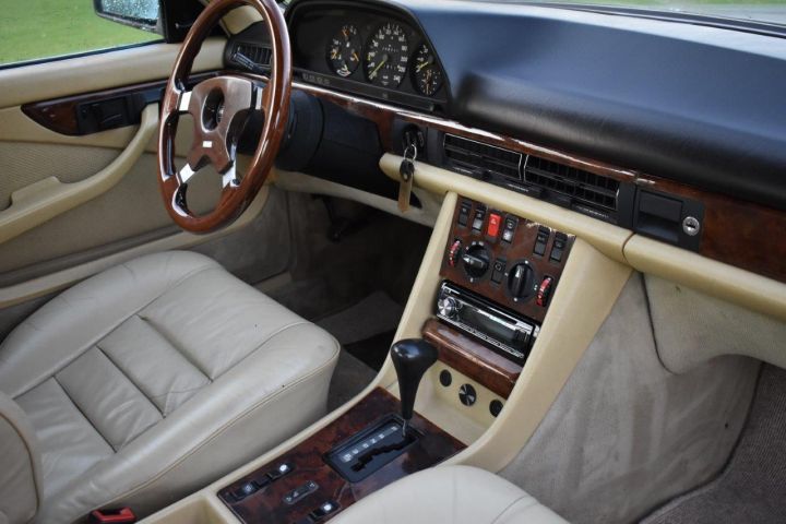 498941-36 Mercedes Benz 500 SEC V8, C126 Coupe -84