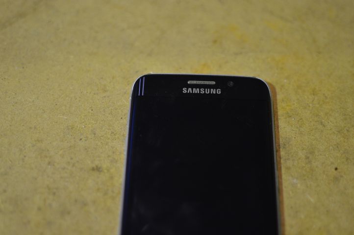 509765-2 Samsung Galaxy S6 edge SM-G925F