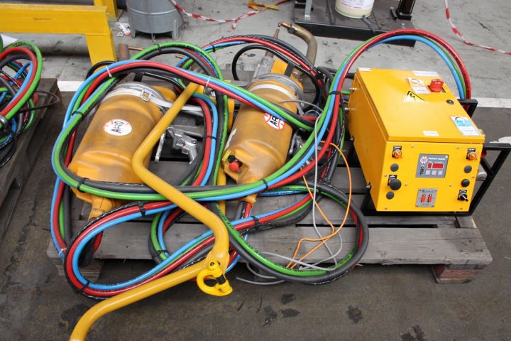 473666-1 Spot welding guns 2 pcs, ARO with welding guard T1400