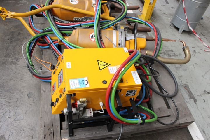 473666-12 Spot welding guns 2 pcs, ARO with welding guard T1400