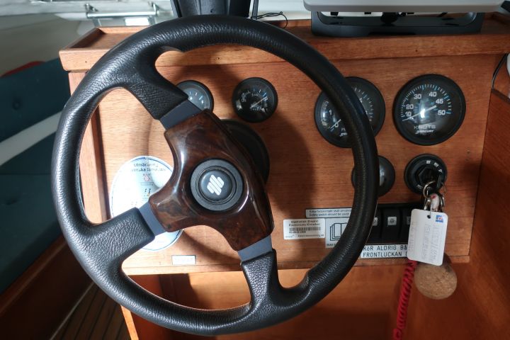 469584-15 Uttern 5500 HT -2001