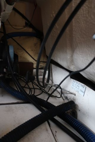 469584-30 Uttern 5500 HT -2001