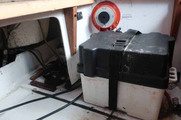 469584-29 Uttern 5500 HT -2001