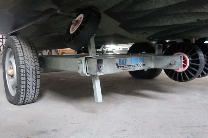 469584-35 Uttern 5500 HT -2001