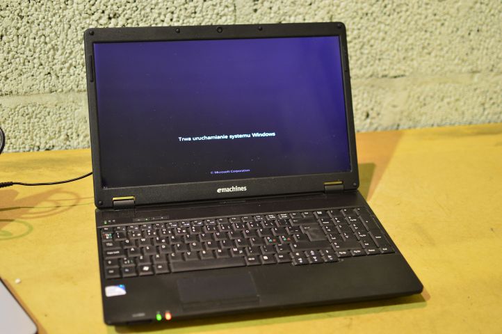 511069-1 Acer EMachines E728 ZRGA laptop