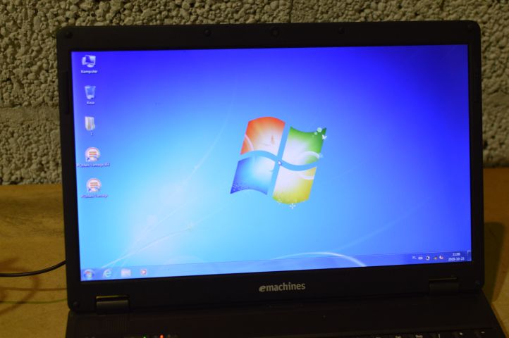 511069-7 Acer EMachines E728 ZRGA laptop