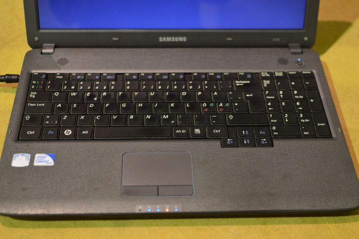 511076-2 Samsung Notebook NP-R530 laptop