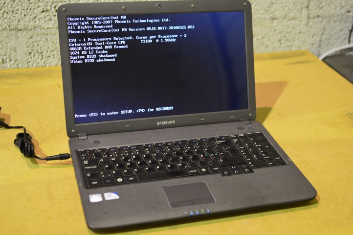 511076-1 Samsung Notebook NP-R530 laptop