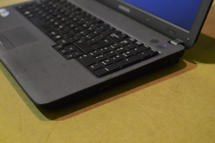 511076-4 Samsung Notebook NP-R530 laptop