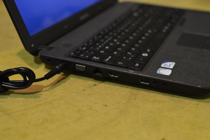 511076-5 Samsung Notebook NP-R530 laptop