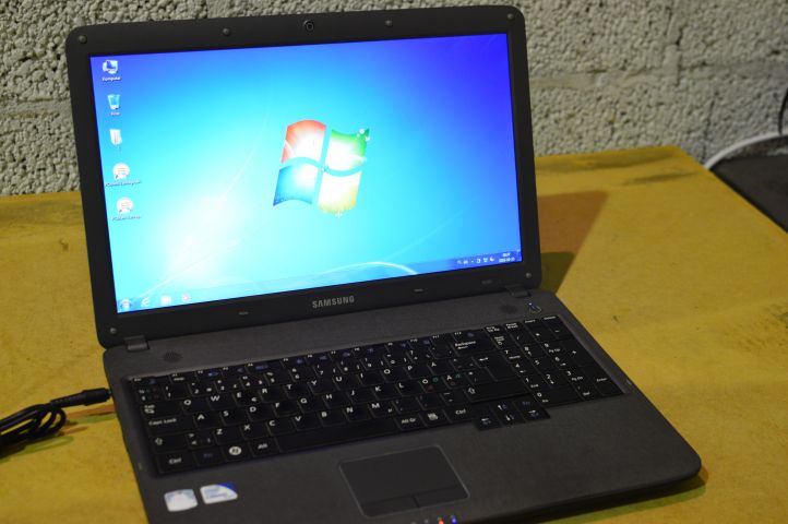 511076-6 Samsung Notebook NP-R530 laptop