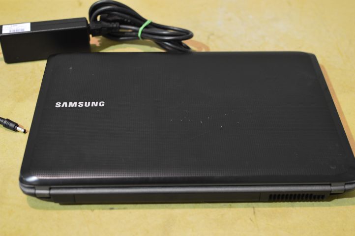 511076-7 Samsung Notebook NP-R530 laptop