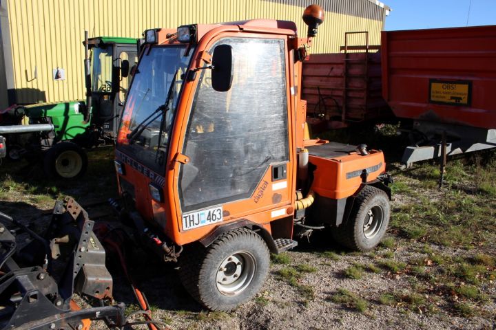 510396-1 Redskapsbärare Holder 202 med klippdäck, sopvals, sandspridare, uppsamlingsvagn