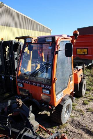 510396-2 Redskapsbärare Holder 202 med klippdäck, sopvals, sandspridare, uppsamlingsvagn