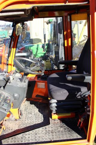 510396-6 Redskapsbärare Holder 202 med klippdäck, sopvals, sandspridare, uppsamlingsvagn