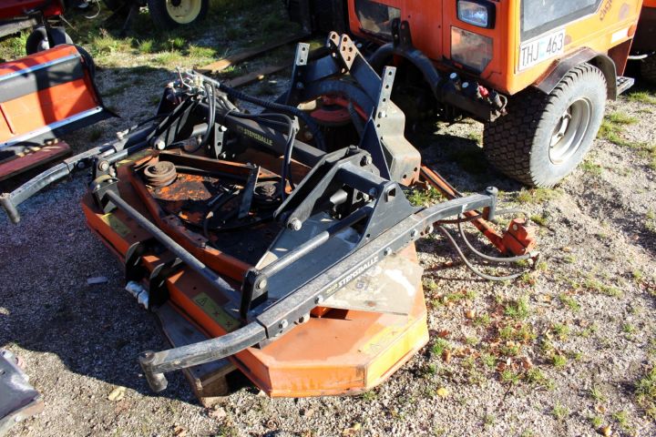 510396-12 Redskapsbärare Holder 202 med klippdäck, sopvals, sandspridare, uppsamlingsvagn