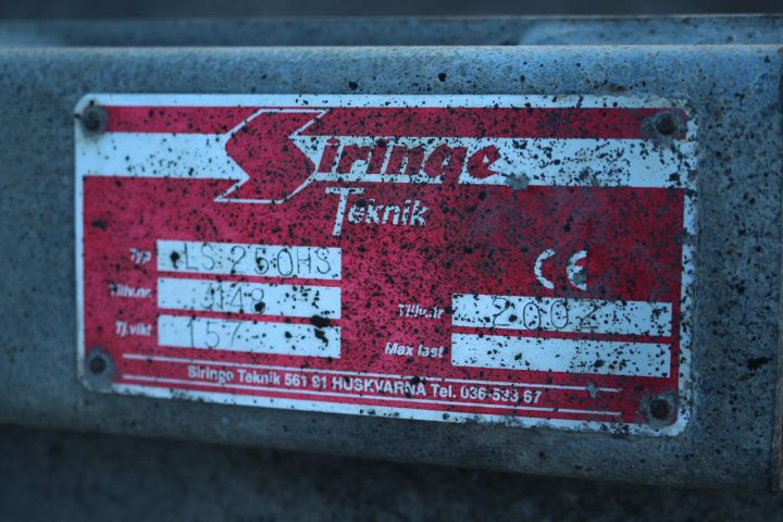 510396-21 Redskapsbärare Holder 202 med klippdäck, sopvals, sandspridare, uppsamlingsvagn