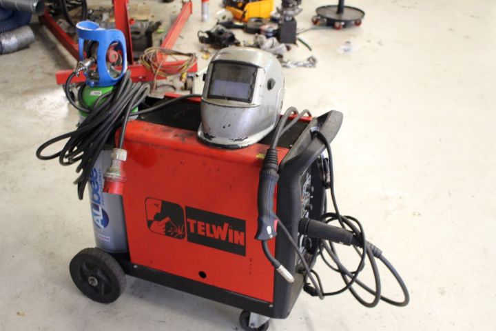 512672-1 MIG-svets Telwin Telmig 250/2 med svetshjälm