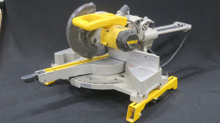 514515-2 saw DeWalt DW712-QS