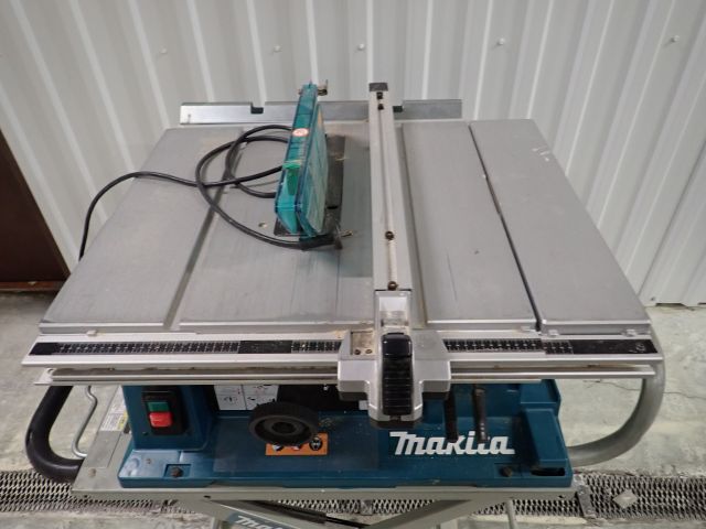 506702-3 MAKITA 2704 Table saw and table