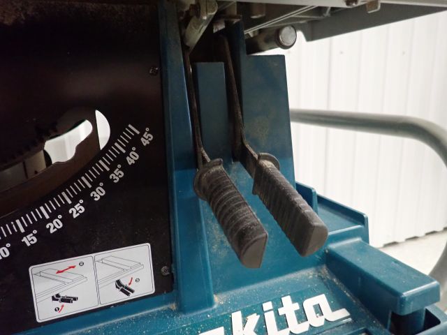 506702-7 MAKITA 2704 Table saw and table