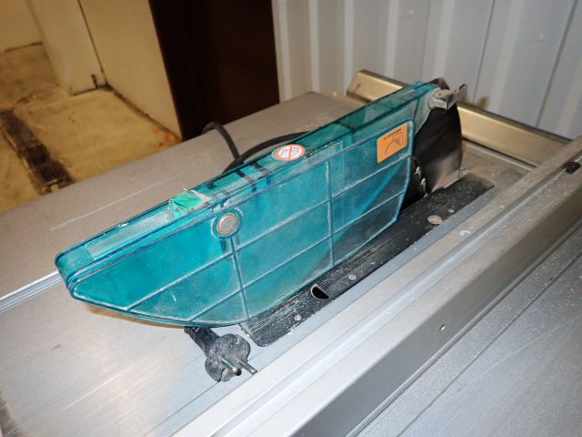 506702-11 MAKITA 2704 Table saw and table