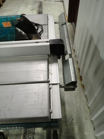 506702-12 MAKITA 2704 Table saw and table