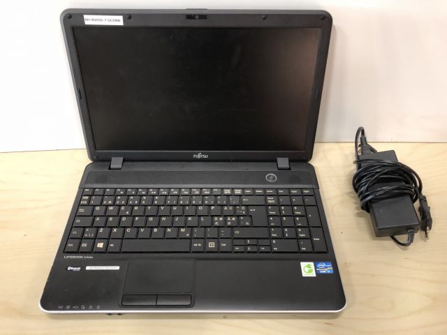 522142-1 Laptop - Fujitsu Lifebook A512