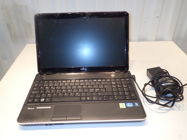 399649-1 Fujitsu Lifebook AH531