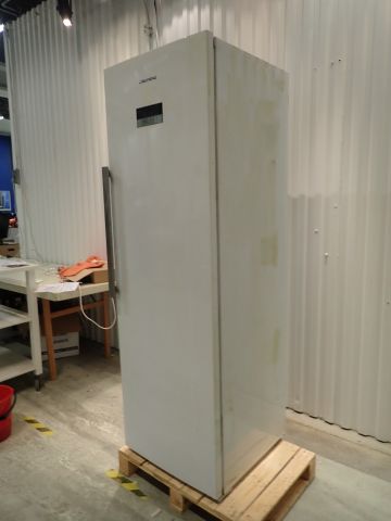 520862-3 Fridge Grundig