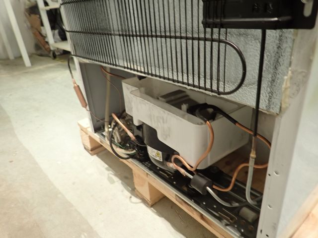 520862-9 Fridge Grundig