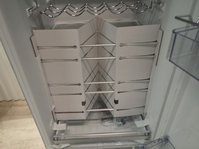 520862-14 Fridge Grundig