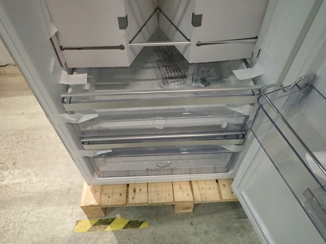 520862-15 Fridge Grundig