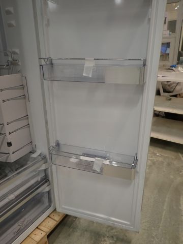 520862-17 Fridge Grundig