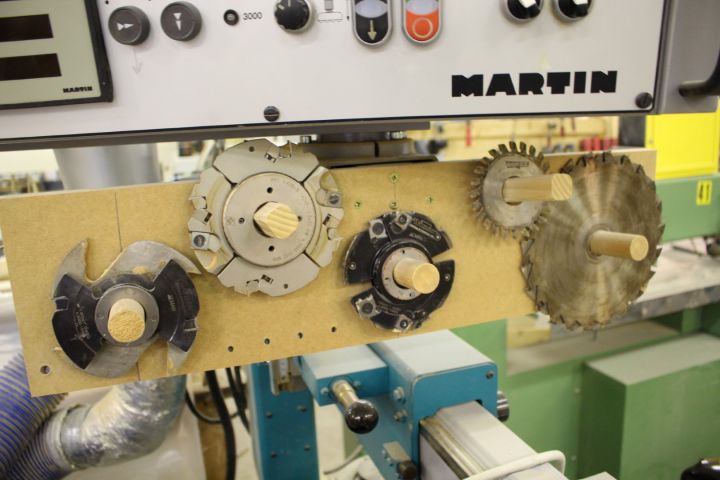 523656-9 Vertikalfräs Martin T26 -2005 med matarverk