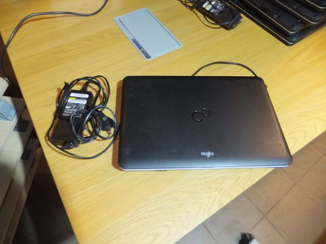 524639-1 Fujitsu Lifebook A Series A512
