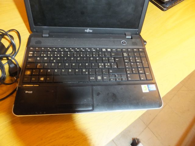 524639-3 Fujitsu Lifebook A Series A512