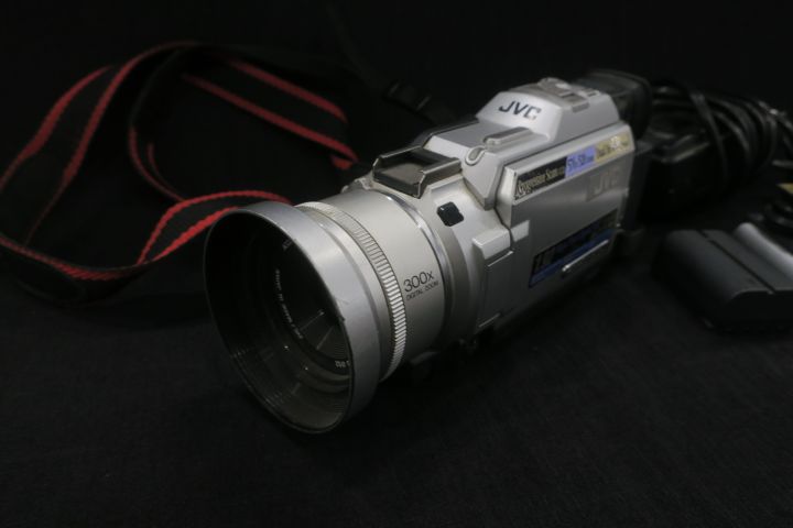 522029-3 Camcorder JVC GR-DV1800